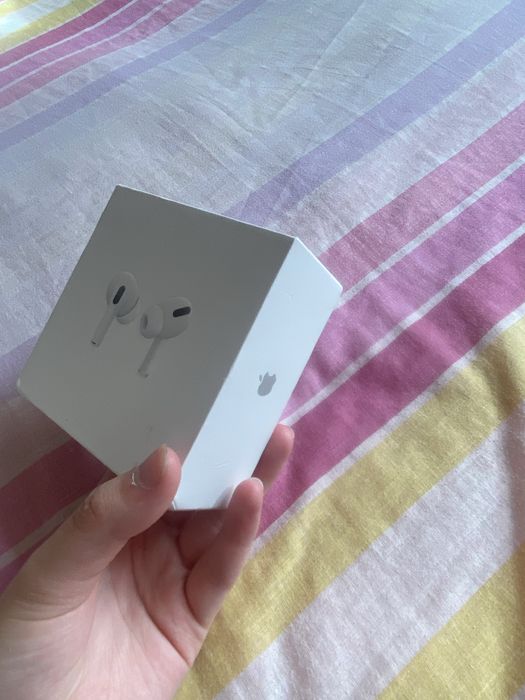 Продам AirPods Pro (з MagSafe кейсом)