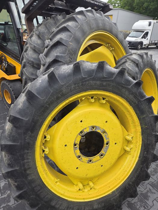 Kola do międzyrzędzi John Deere