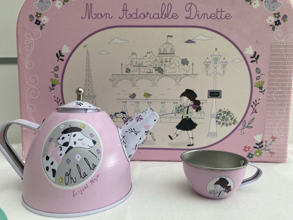 Conjunto de cha e bolo de aniversario