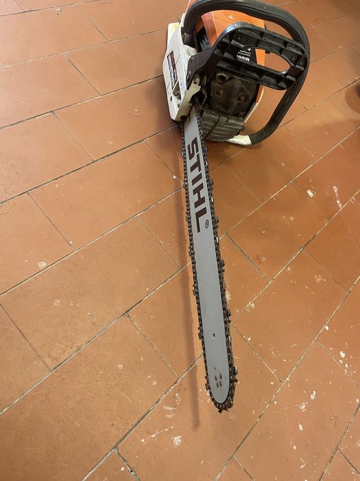 Moto serra nova vom pouco de uso