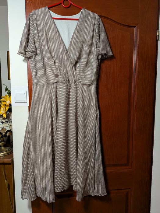 Sukienka elegancka stylowa klasyczna sportowa 44/46