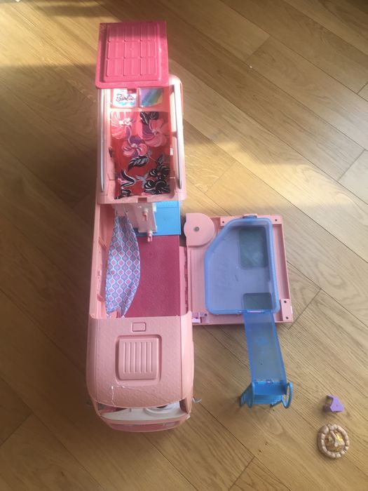 Kamper Barbie z dodatkami