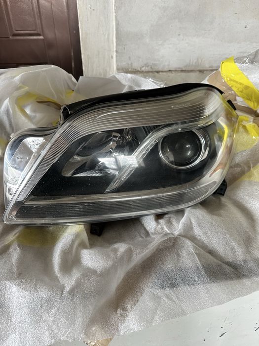 Продам 2 передні фари на Мерседес GL 166