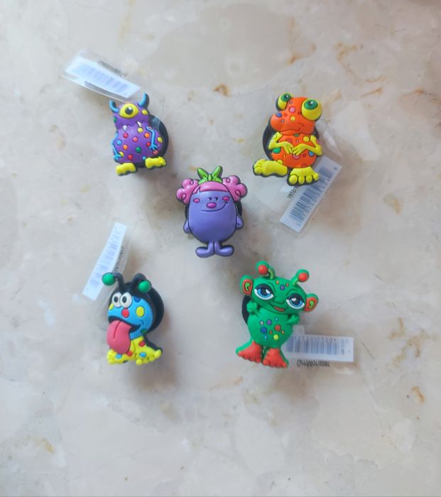 Przypinki do butów typu crocs bajki