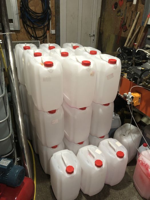 Каністри пластикові  20 л.