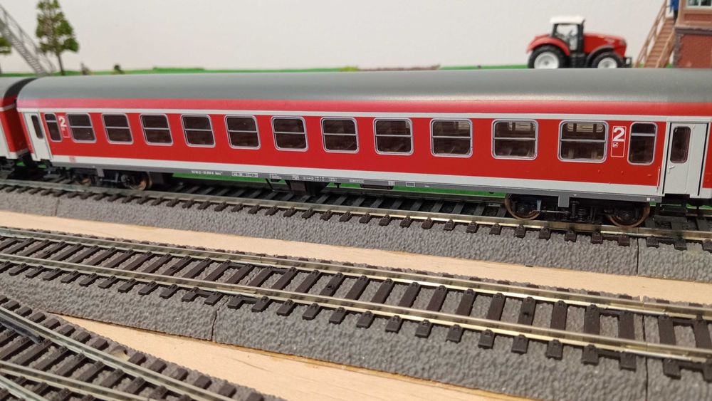 Zestaw BR 101 Fleischmann dekoderem + 3 wagony osobowe Roco H0