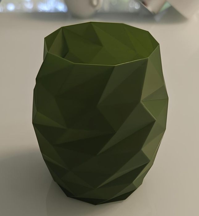 Biurowy kubek o strukturze 3D i wykonaniu w technologii druku 3D