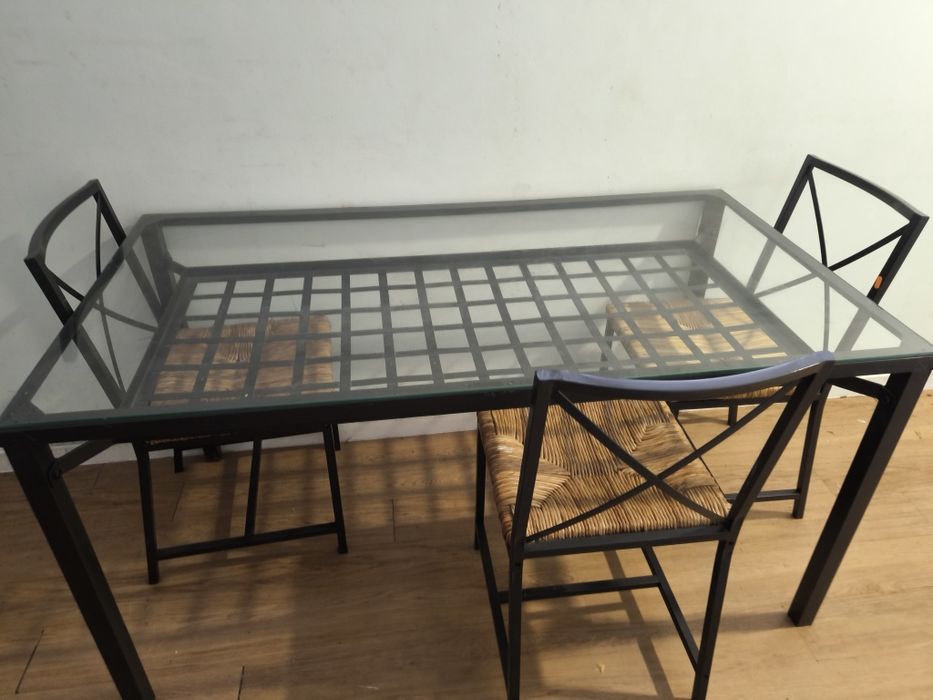 Mesa de jantar em vidro ou troco por outra mesa mais pequena