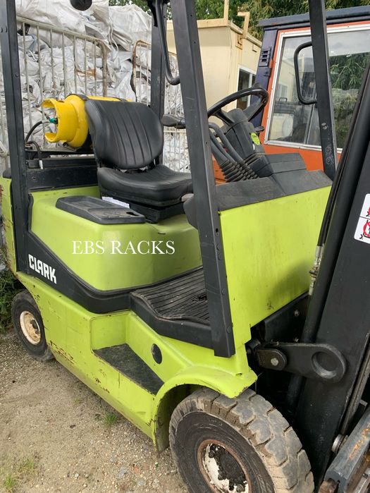 Empilhador a gás Clark CGP16 com revisão feita
