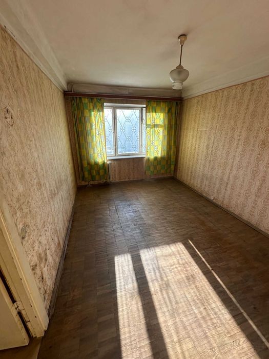 Однакомнатная Пр. Воскресенський 32 срочно продам