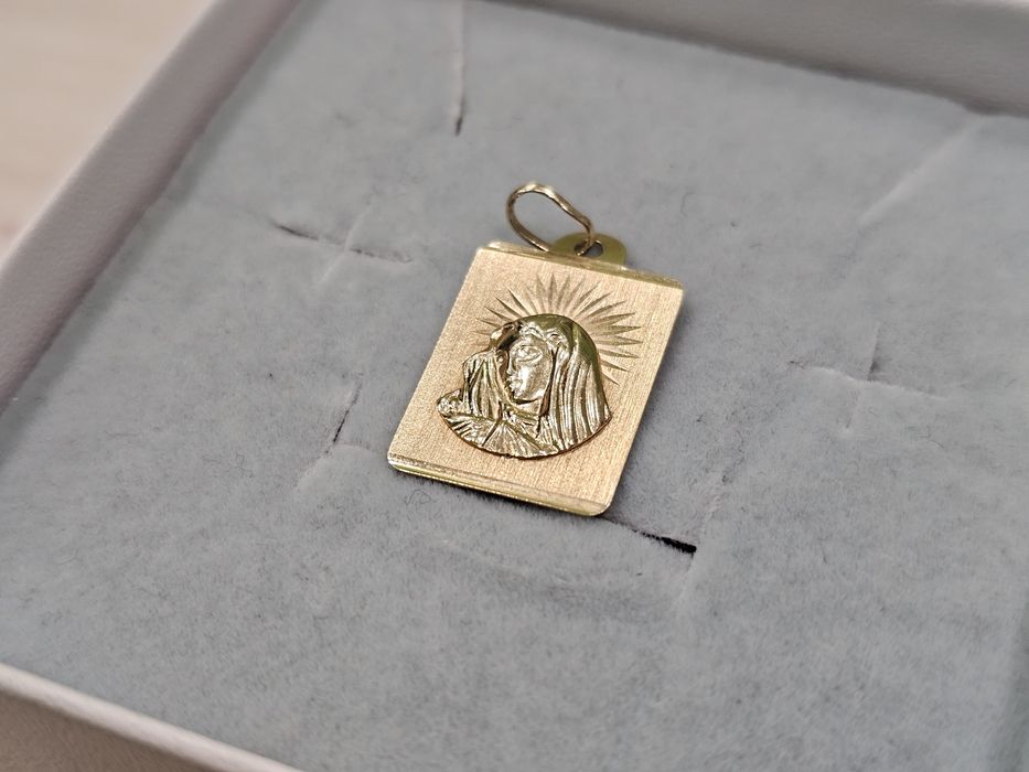 Złoty piękny prostokątny WISIOREK MATKA BOSKA PR 585