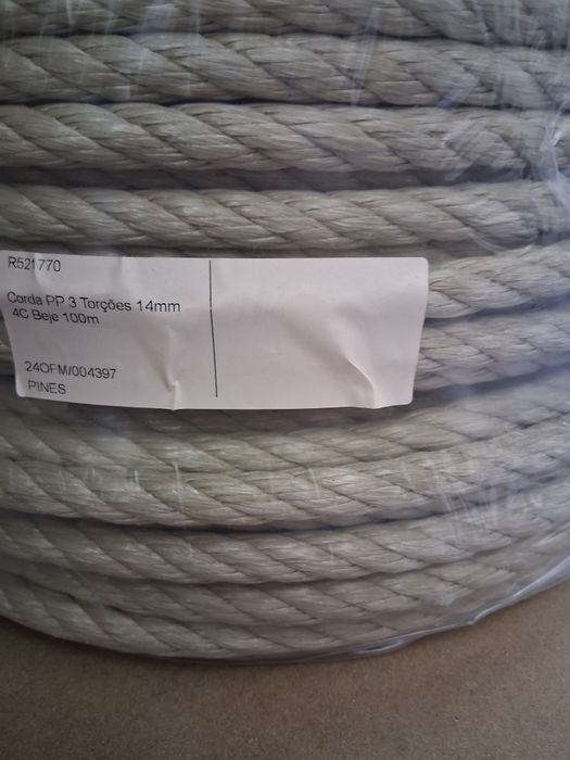 Cordas de varias espessuras.