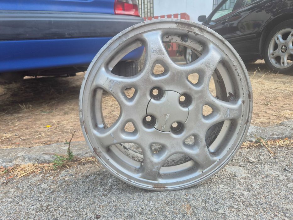 Jantes 15.originais da honda com alguns riscos como mostra. Nas fotos.