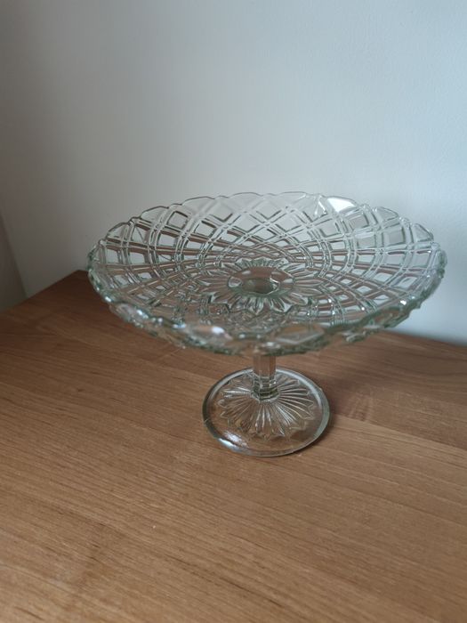 Szklana patera na owoce