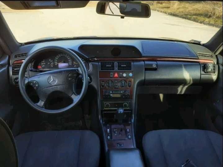 Mercedes-Benz E 270 КАТАФАЛК 2000