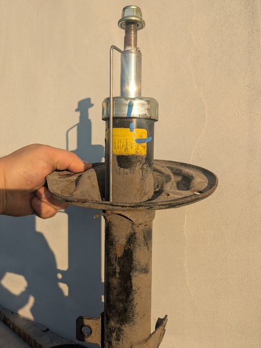 Задняя левая стойка camry 50 USA