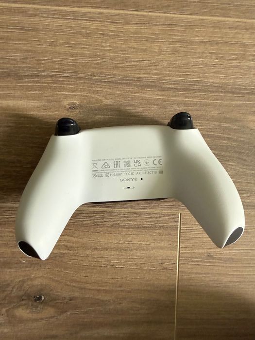 PlayStation 5 Digital Edition 825 GB — без дисковода.