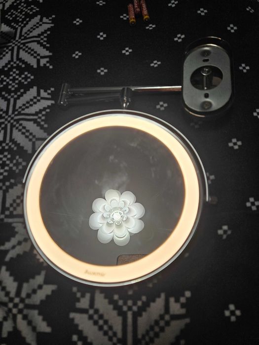 Lustro podswietlane,sciana