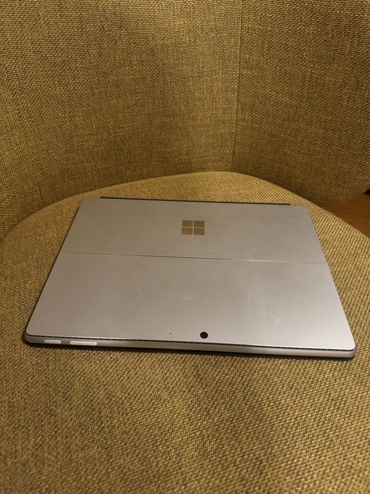 Microsoft Surface Pro 9 i7 16gb ram 256gb nvme