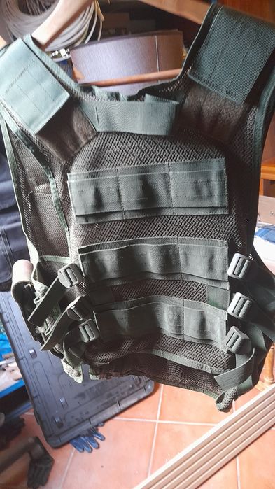 Coletes taticos, 1  verde 2 pretos