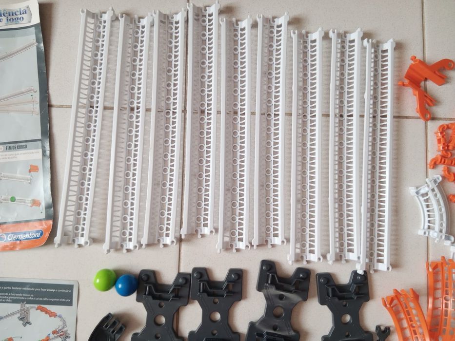 Ação e Reação – Plataformas  Clementoni kit circuito bolas, como foto