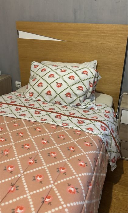 Cama de solteiro com colchão incluído