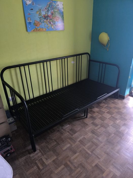Cama de solteiro  em ferro