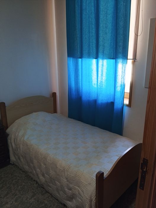 Alugo quarto individual