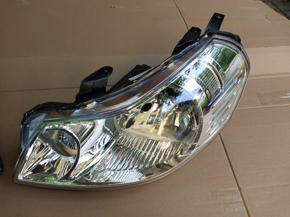 SUZUKI SX4 2006 -lampa przednia lewa + prawa komplet