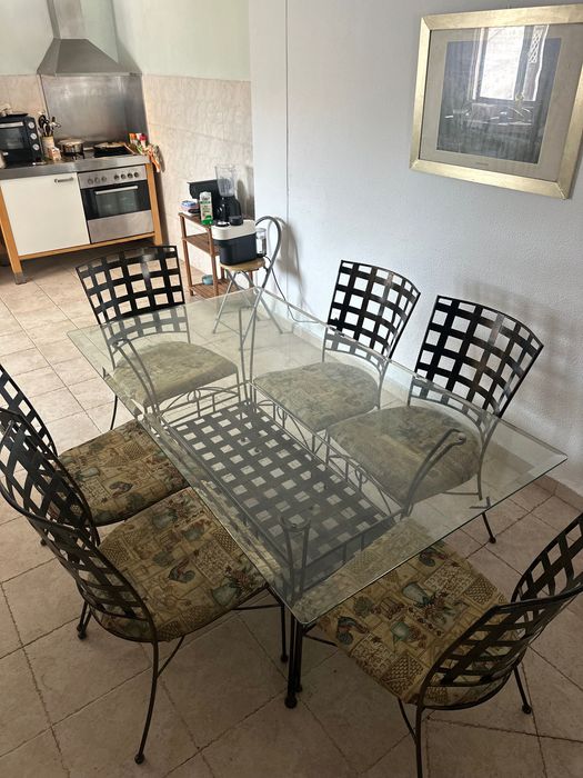 Mesa de vidro + 6 cadeiras bordadas