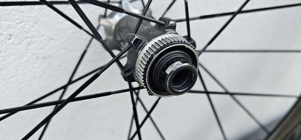 Przednie karbon. Koło 28 Dura-Ace WH-R9170