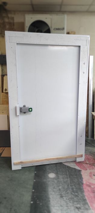 Белые холодильные двери Новые.