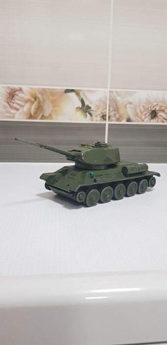Модель советского танка Т-34, ретро,колекционный,80-их. годов.