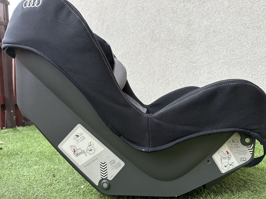 Fotelik samochodowy Audi z bazą 9-18 kg