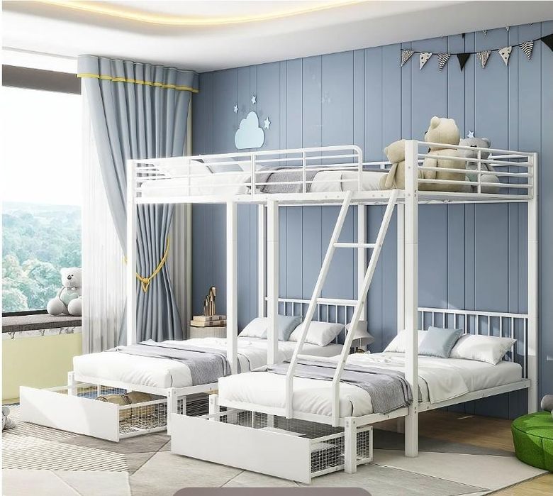 Beliches triplos com colchões - casal 140 x 200 cm e 2 camas de solteiro
Como novo (6 meses de utilização) 
Motivo: mudança de casa
Sem colchões
