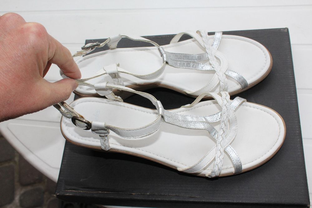 białe skórzane sandałki Clarks rozm 41 /uk7 na klinie