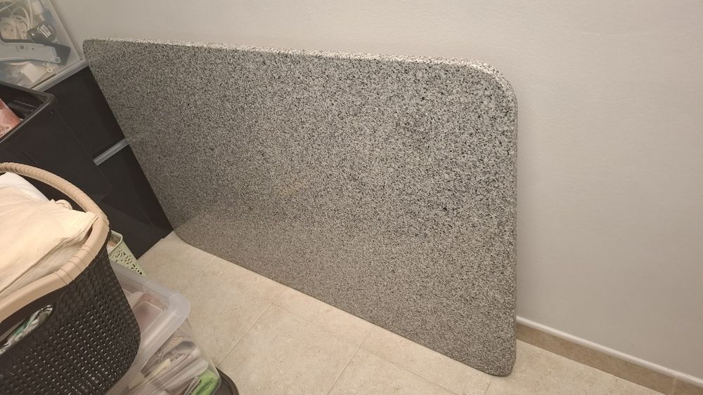 Tampo de mesa em granito
