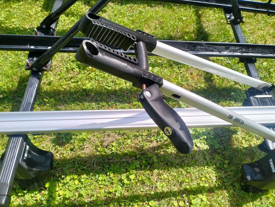 Bagażnik dachowy Thule + 4 uchwyty rowerowe