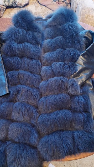 Продам натуральну безрукавку  з "Песця" Розмір 44-46