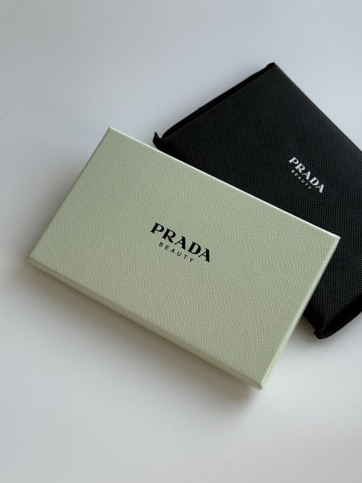 Luksusowy dodatek Prada Komplet zawieszek Prada