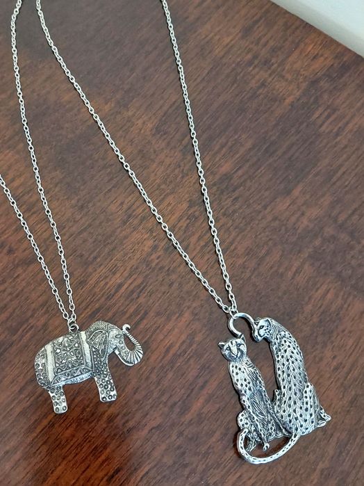 Dwa naszyjniki nieużywane