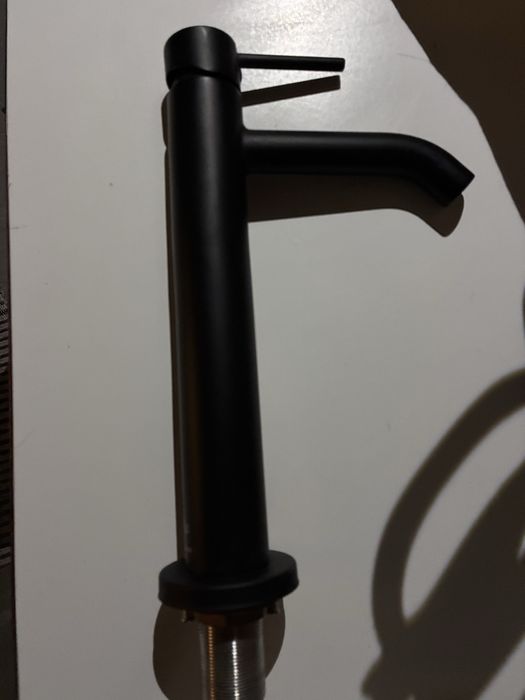 Torneira Preta Fosca – Quente e Frio