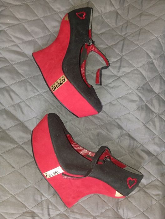 Туфли на платформе без каблука лоферы-«невидимки»