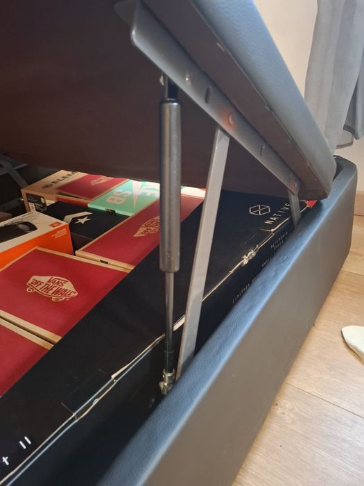 Cama 110x195 com sommier com arrumação