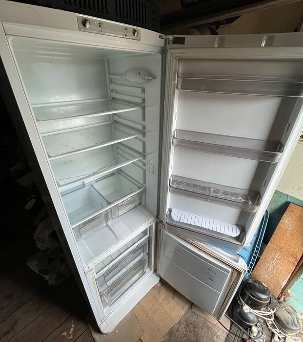 Холодильник Ariston в нормальному стані