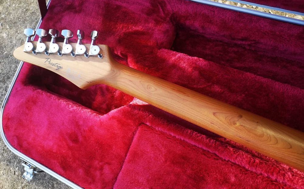 Ibanez AZ2204-BK Prestige com Antiquity II & Lollar Imperial pickups