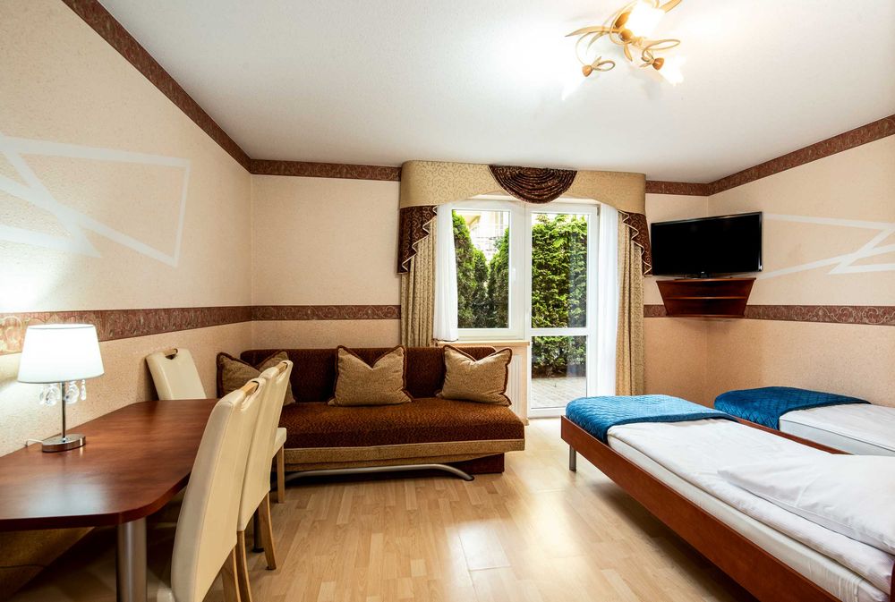 VILLA DORA Mielno, podgrzewany basen, parking, blisko centrum, plac zabaw