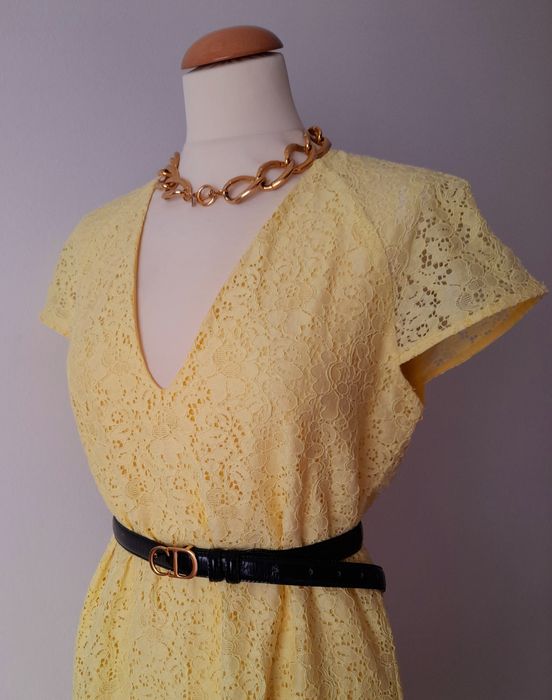 Vestido Zara em renda amarela. Tamanho M