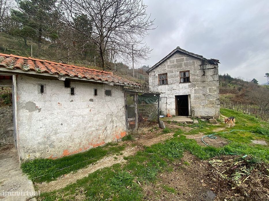 Moradia T0 para venda — Santa Marinha do Zêzere, Porto
