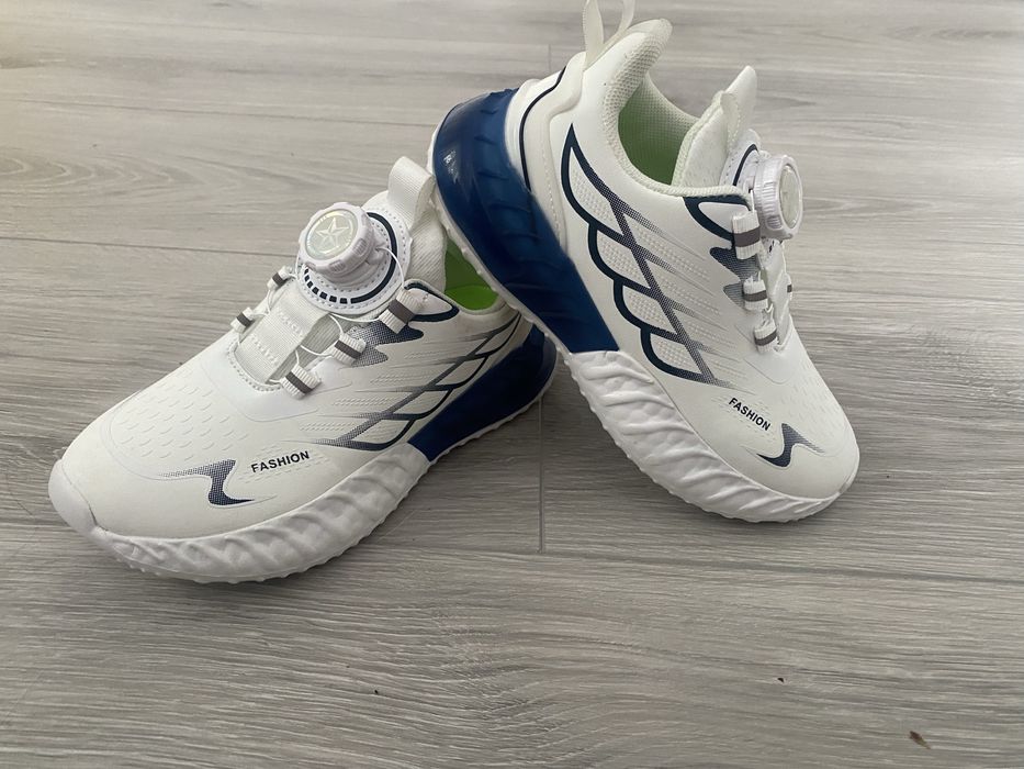 Дитячі кросівки